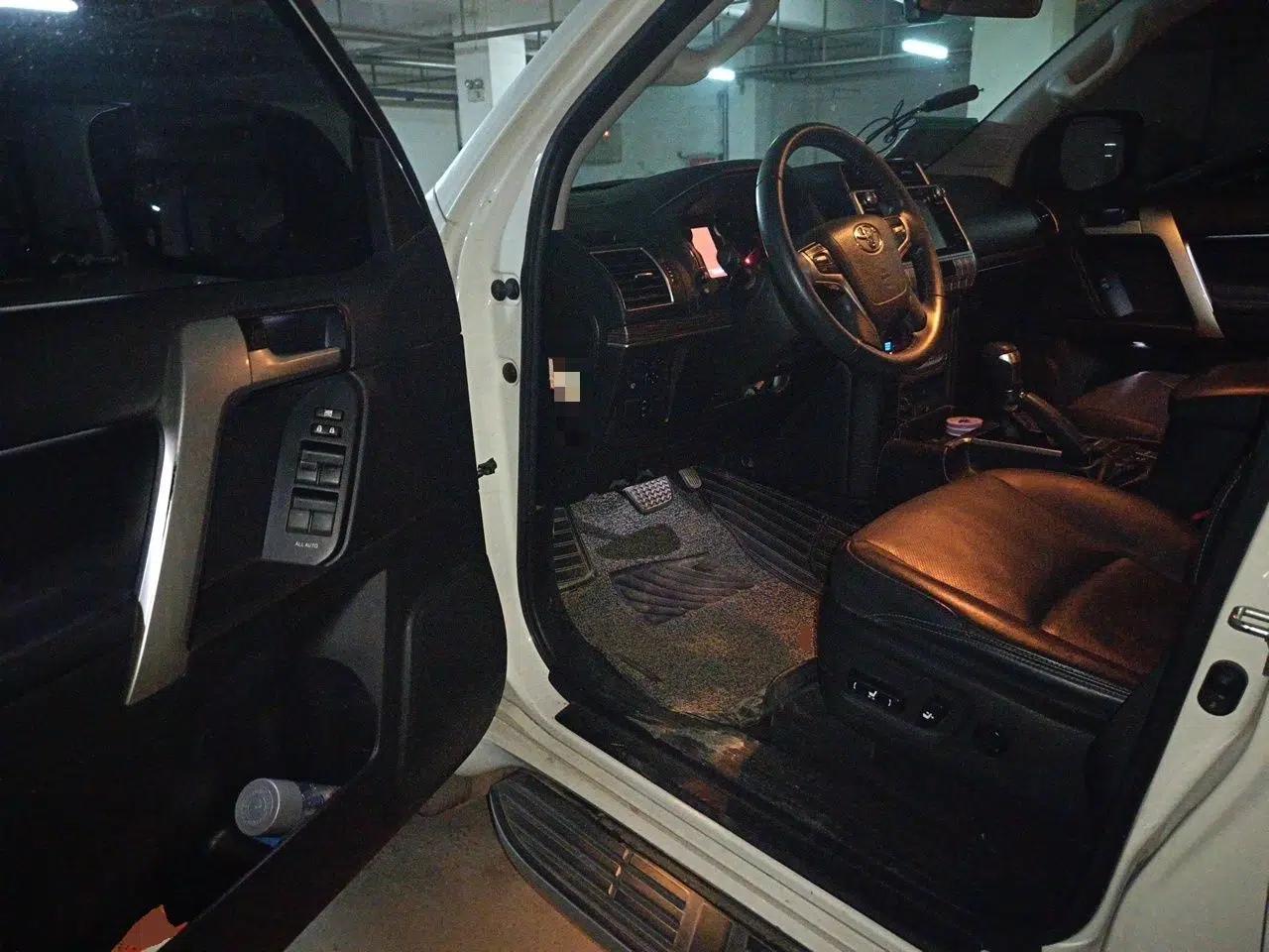 Toyota Prado 2018 3.5L Automatic TX-L with Rear-Mounted Spare Tire — миниатюра 16