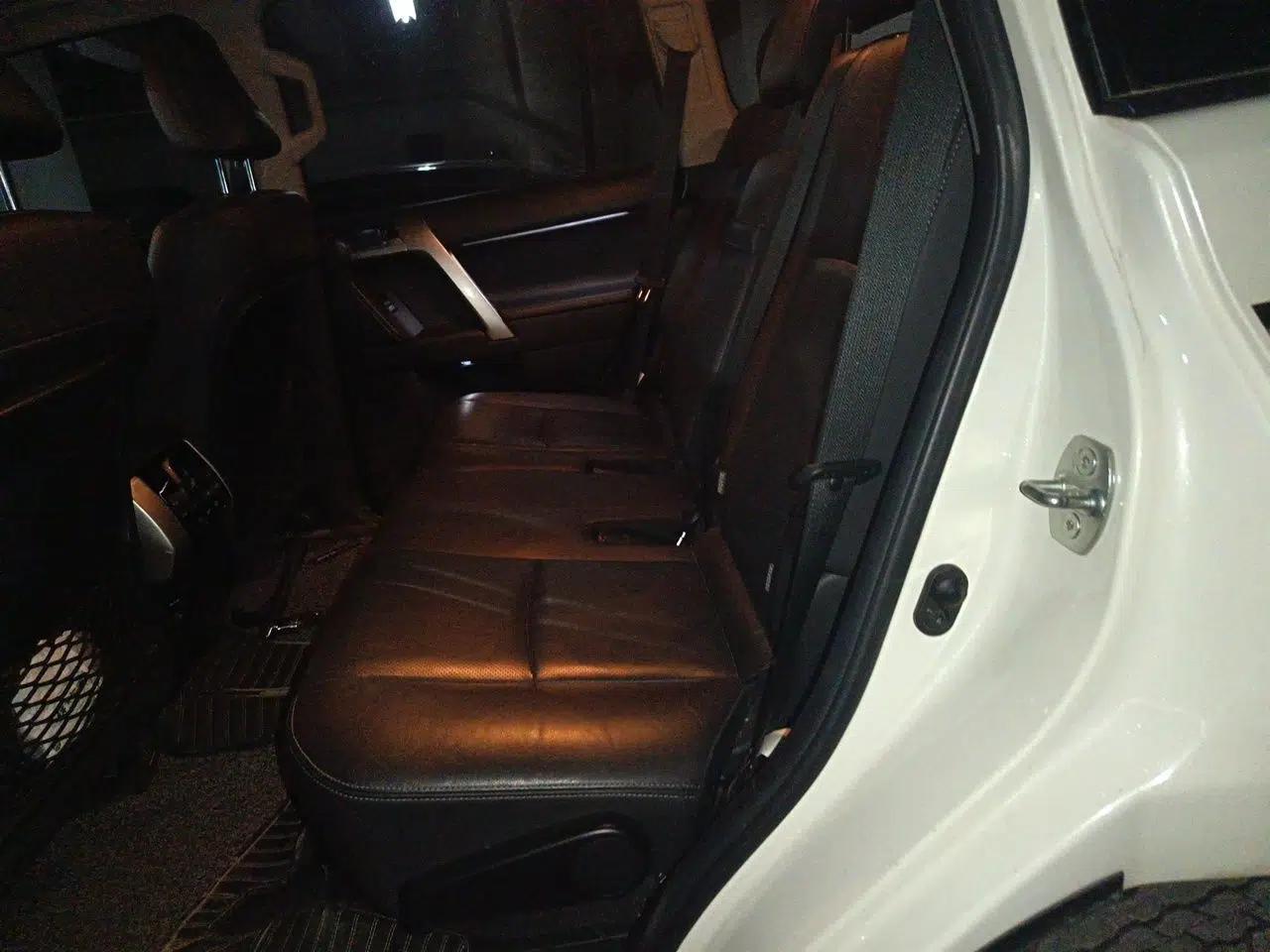 Toyota Prado 2018 3.5L Automatic TX-L with Rear-Mounted Spare Tire — миниатюра 17