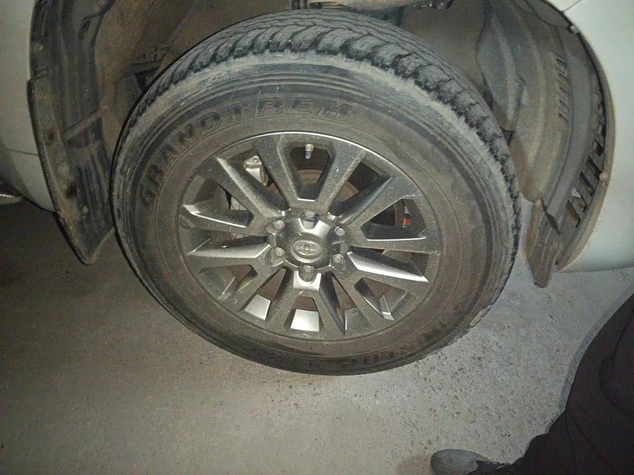 Toyota Prado 2018 3.5L Automatic TX-L with Rear-Mounted Spare Tire — миниатюра 8