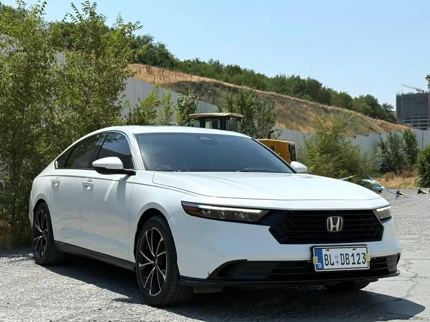 2024 Honda Accord 260TURBO Luxury Edition — миниатюра 3