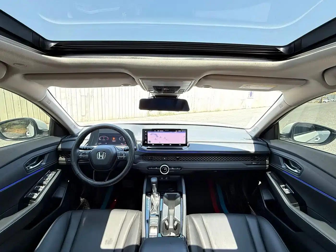 2024 Honda Accord 260TURBO Luxury Edition — миниатюра 5