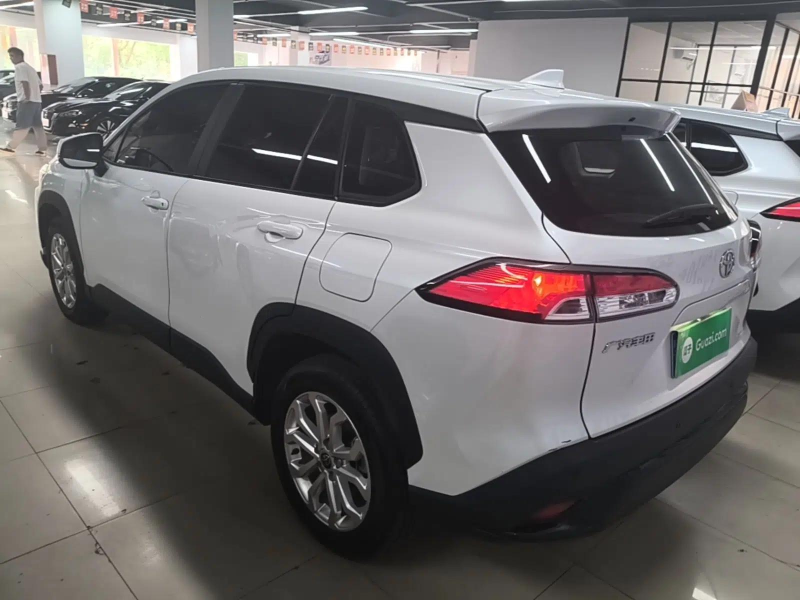 Toyota FRONTLANDER 2024 2.0L CVT Elite Plus Edition — миниатюра 4