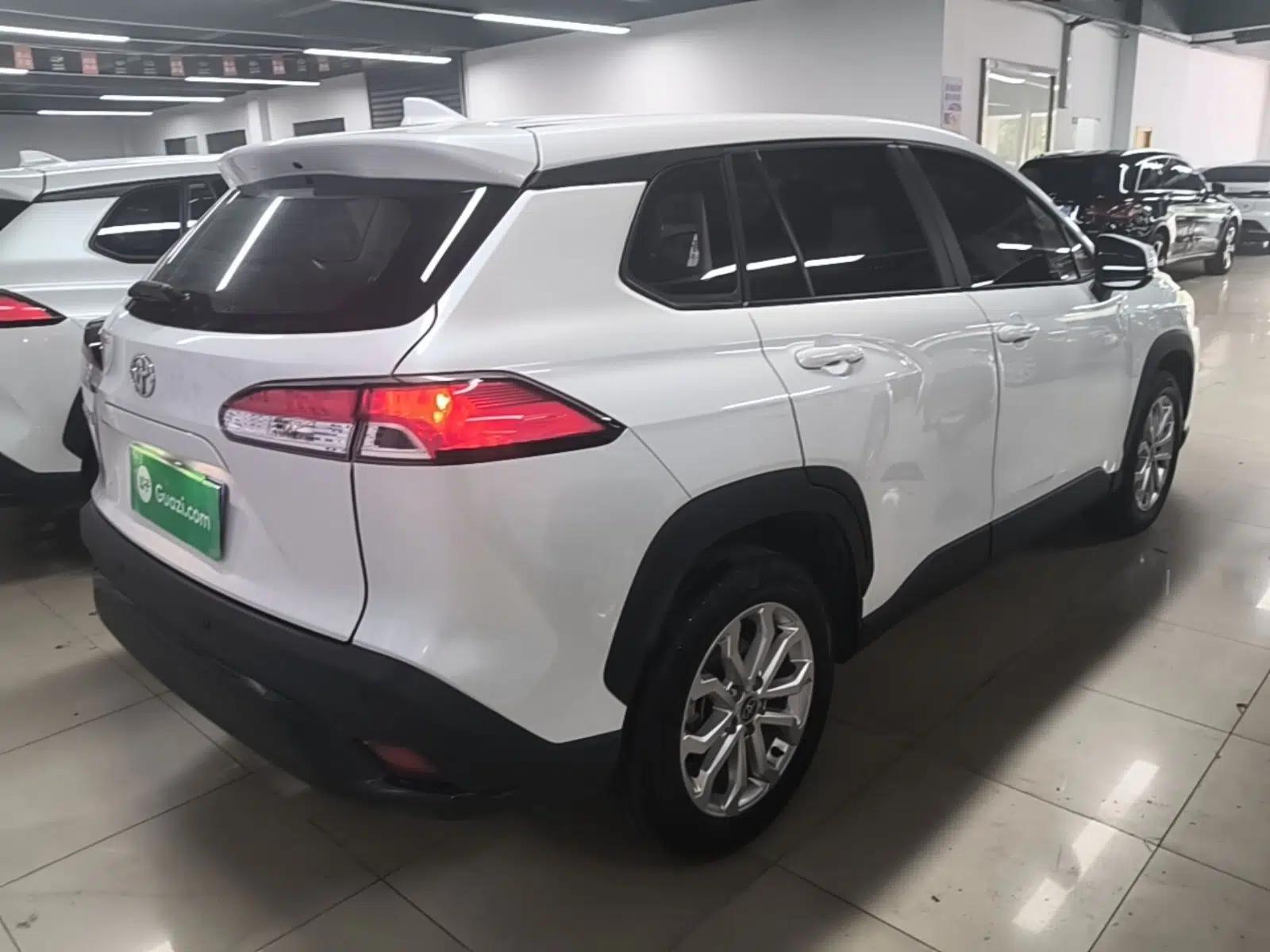 Toyota FRONTLANDER 2024 2.0L CVT Elite Plus Edition — миниатюра 6