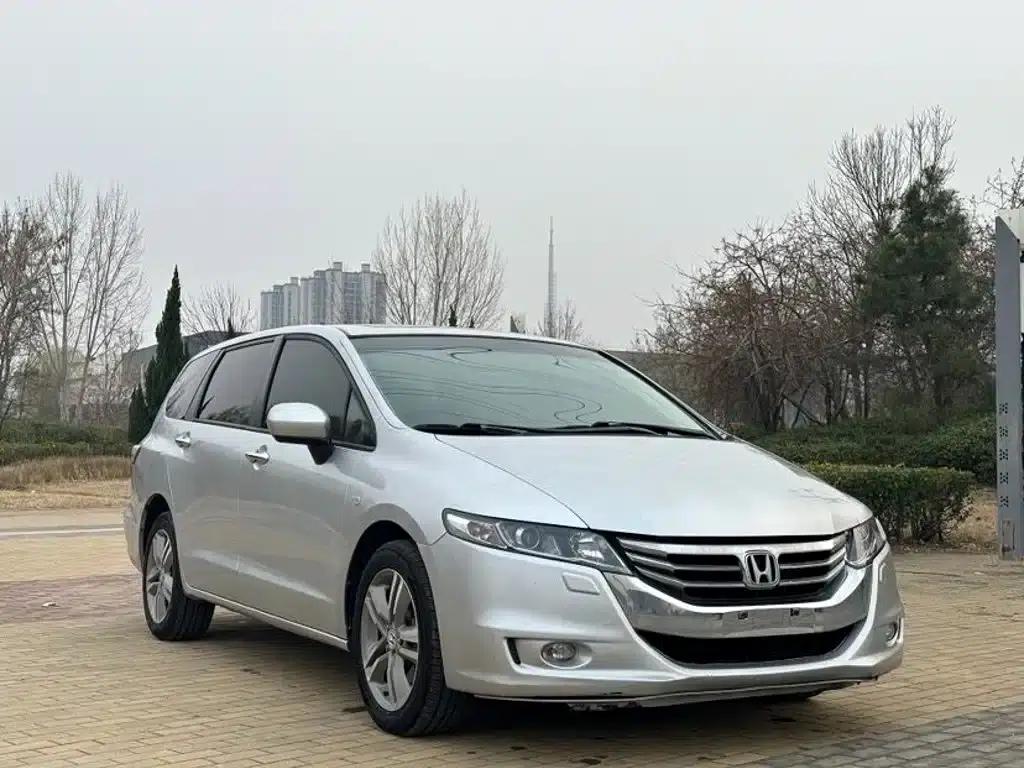 2011 Honda Odyssey 2.4L Luxury Edition — миниатюра 3