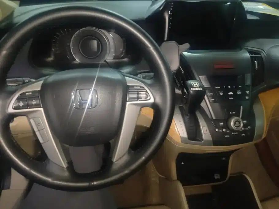 2011 Honda Odyssey 2.4L Luxury Edition — миниатюра 12