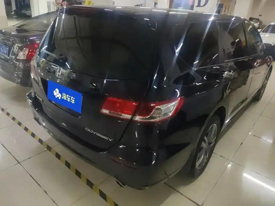 2011 Honda Odyssey 2.4L Luxury Edition — миниатюра 3