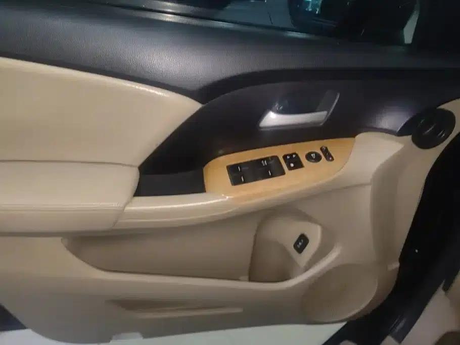 2011 Honda Odyssey 2.4L Luxury Edition — миниатюра 7