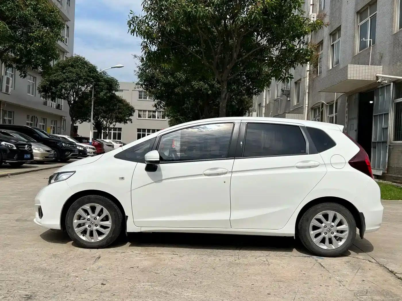 Honda Fit 2018 1.5L CVT Comfort Sunroof Edition — миниатюра 4