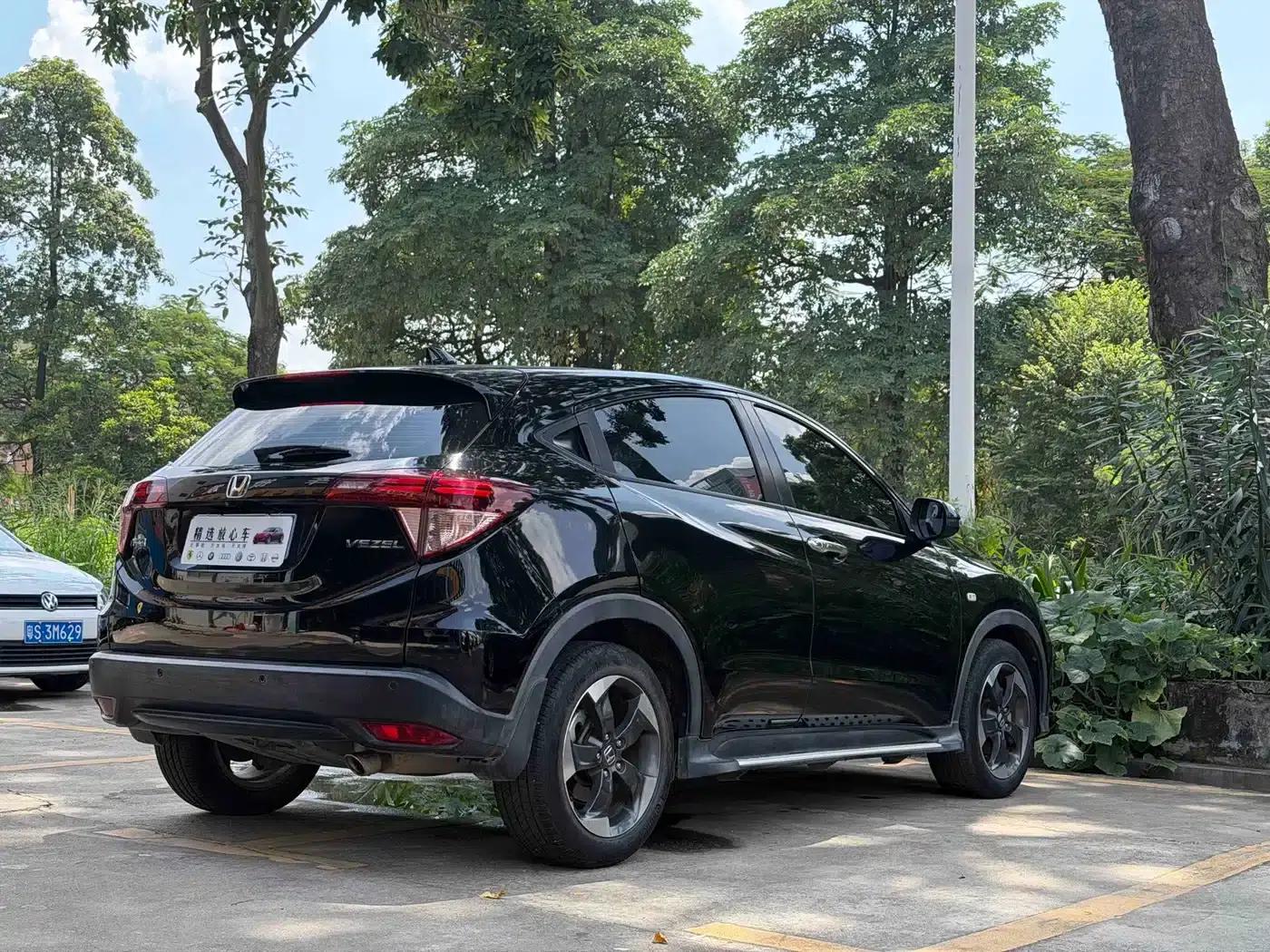 Vezel 2017 1.8L CVT 2WD Pioneer Edition — миниатюра 3