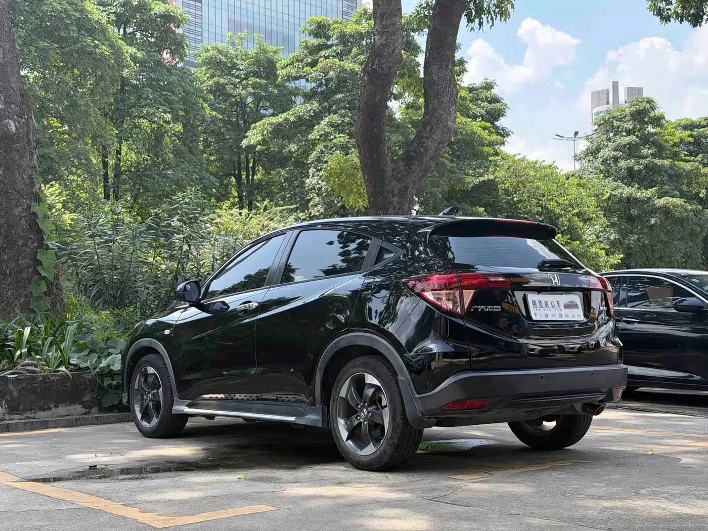 Vezel 2017 1.8L CVT 2WD Pioneer Edition — миниатюра 6