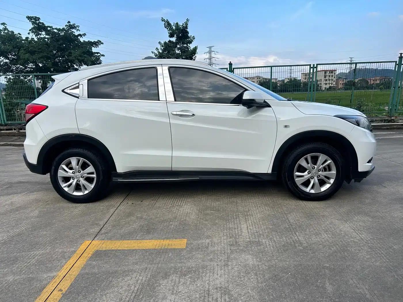Vezel 2017 1.5L CVT 2WD Comfort Model — миниатюра 4