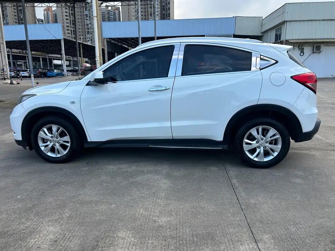 Vezel 2017 1.5L CVT 2WD Comfort Model — миниатюра 5