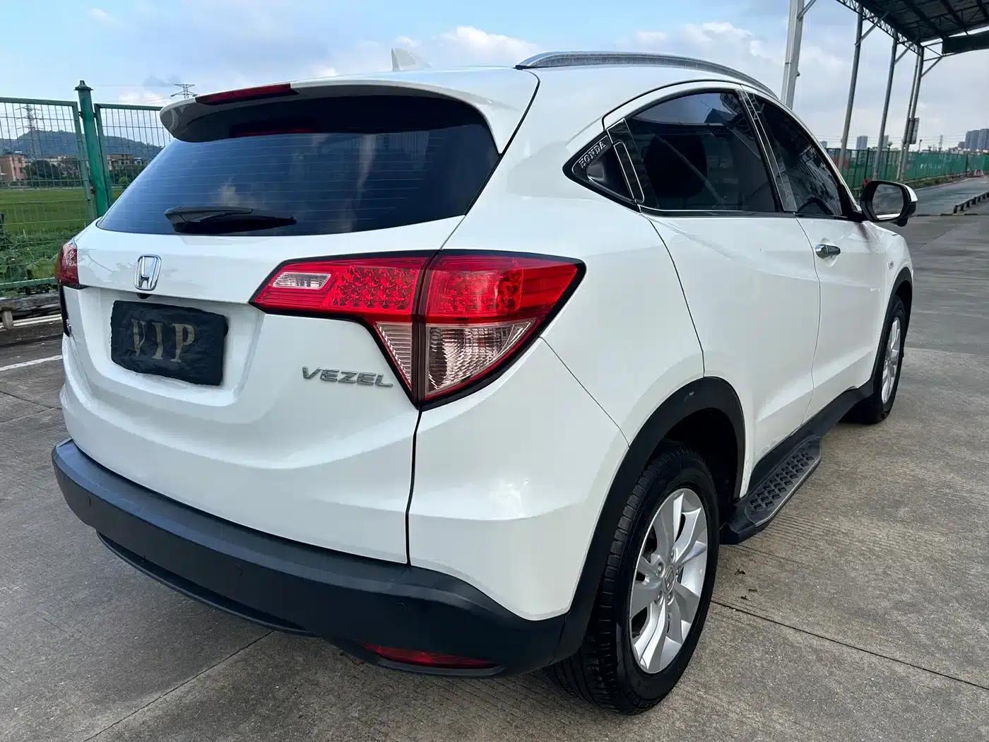 Vezel 2017 1.5L CVT 2WD Comfort Model — миниатюра 8