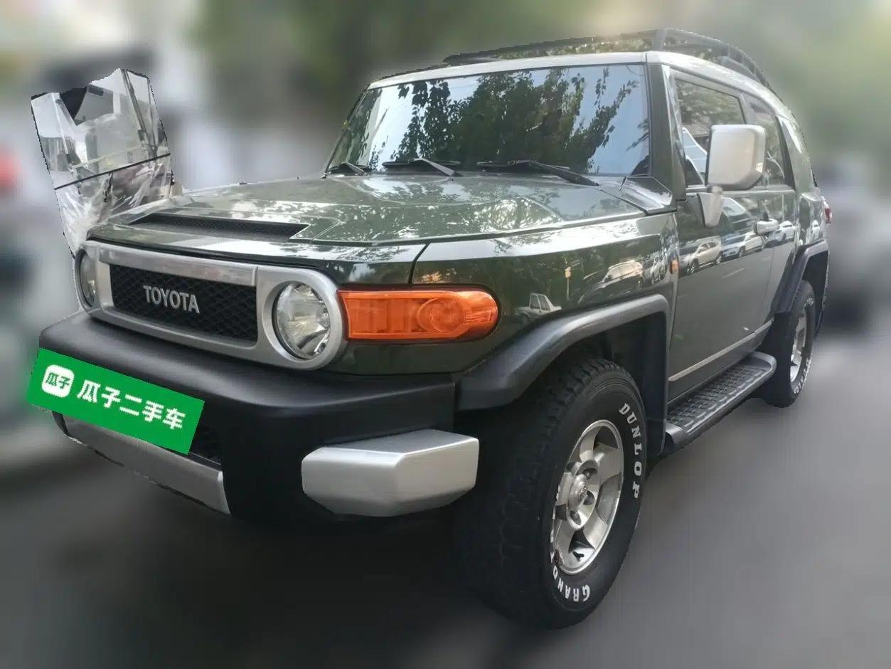 Toyota FJ Cruiser 2010 4.0L — миниатюра 1