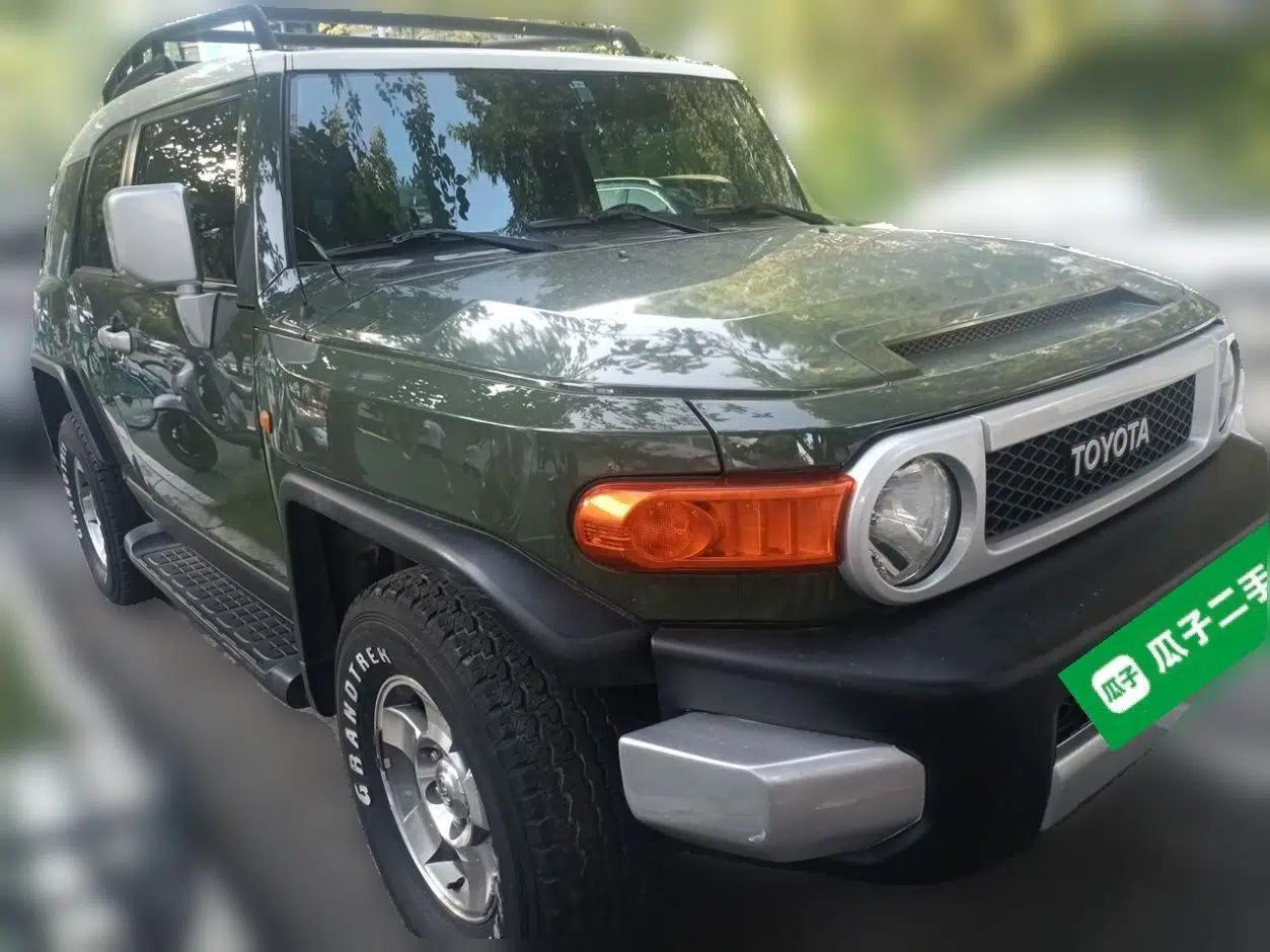 Toyota FJ Cruiser 2010 4.0L — миниатюра 3
