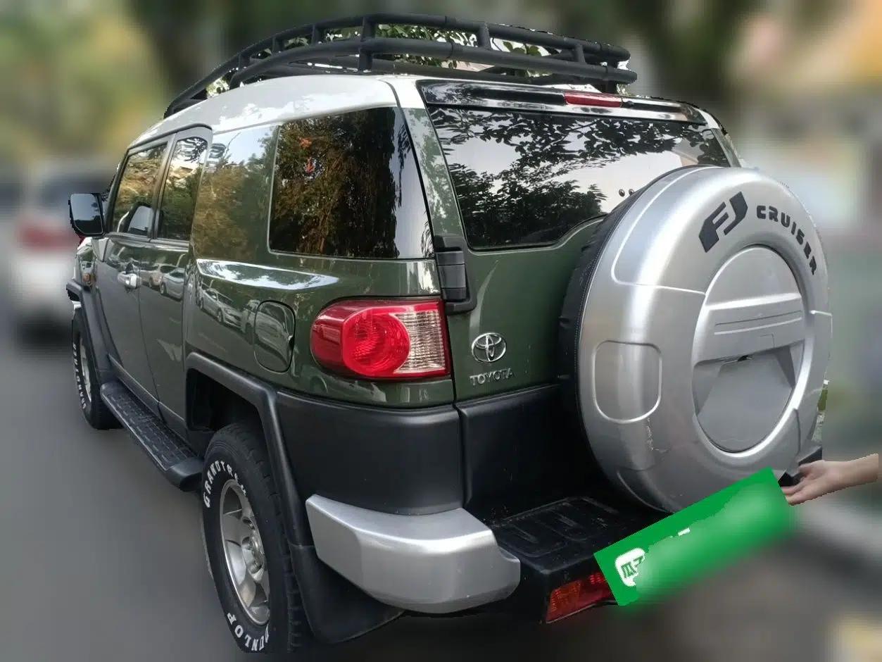 Toyota FJ Cruiser 2010 4.0L — миниатюра 4