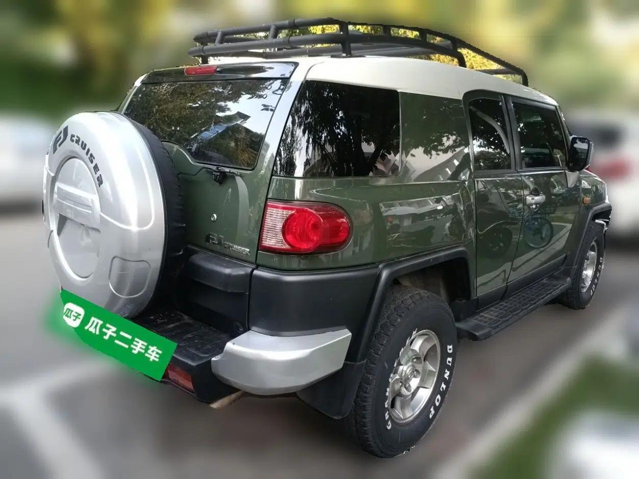 Toyota FJ Cruiser 2010 4.0L — миниатюра 6