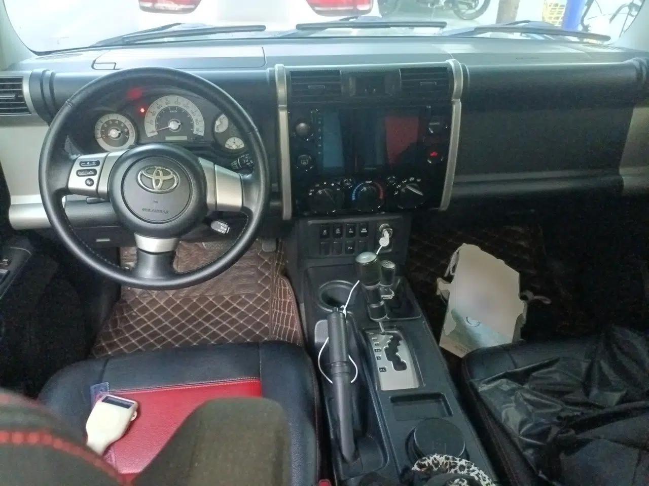 Toyota FJ Cruiser 2010 4.0L — миниатюра 9