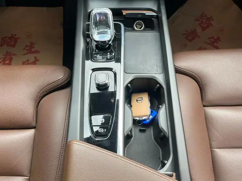 2024 Volvo XC60 PHEV T8 AWD Long Range Smart Luxury Edition — миниатюра 11