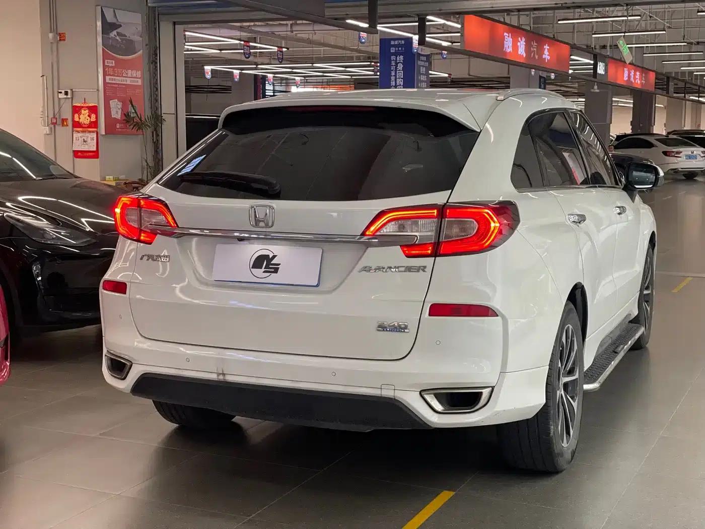 2017 Honda Avancier 240TURBO 2WD Premium Edition — миниатюра 4