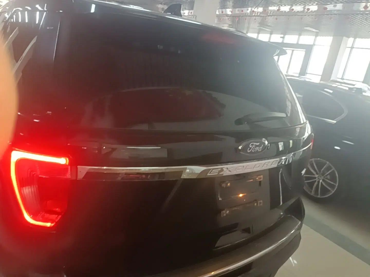 Ford Explorer 2018 2.3T Elite Edition — миниатюра 5