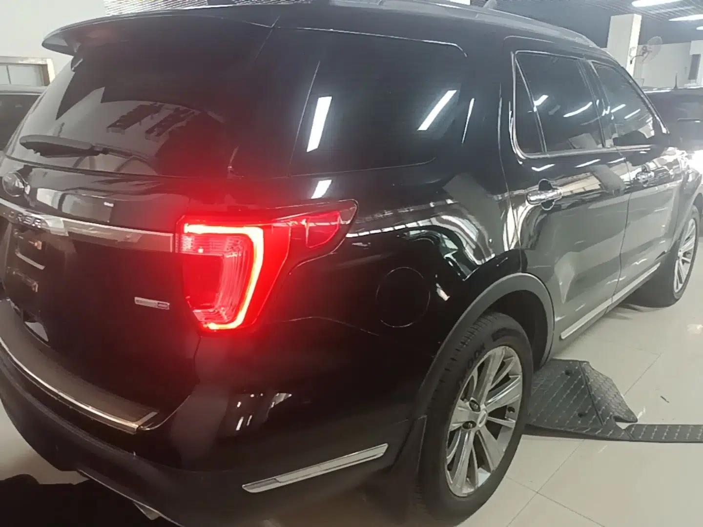 Ford Explorer 2018 2.3T Elite Edition — миниатюра 6
