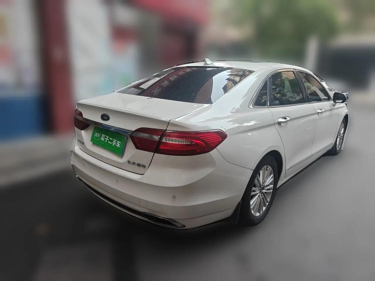 Ford Taurus 2017 EcoBoost 245 Fashion Edition — миниатюра 6