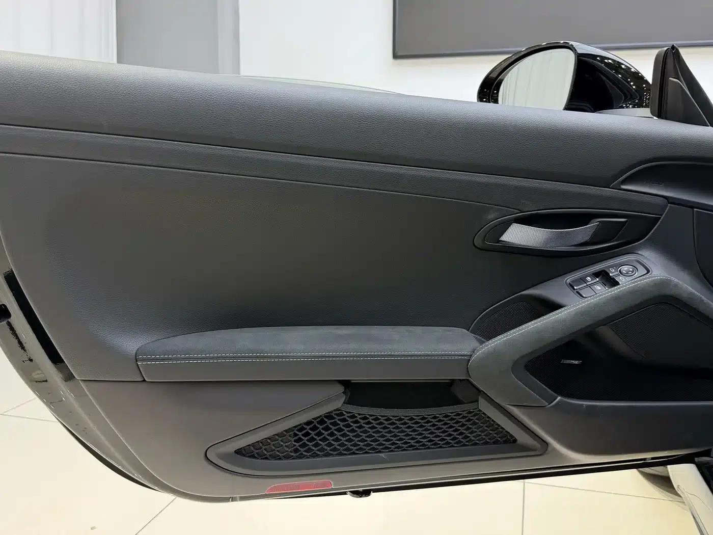 Porsche 718 2022 Cayman GT4 RS 4.0L — миниатюра 11
