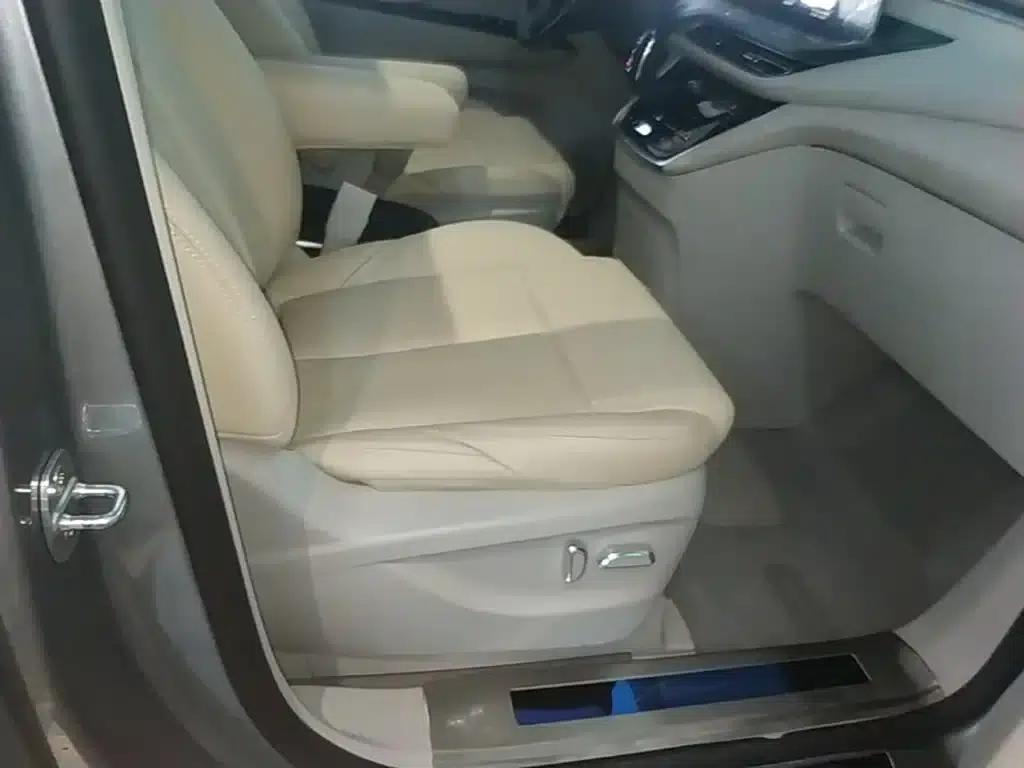 Buick GL8 2023 ES Luxury Comfort Edition — миниатюра 25