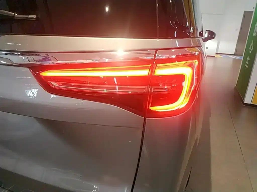 Buick GL8 2023 ES Luxury Comfort Edition — миниатюра 8