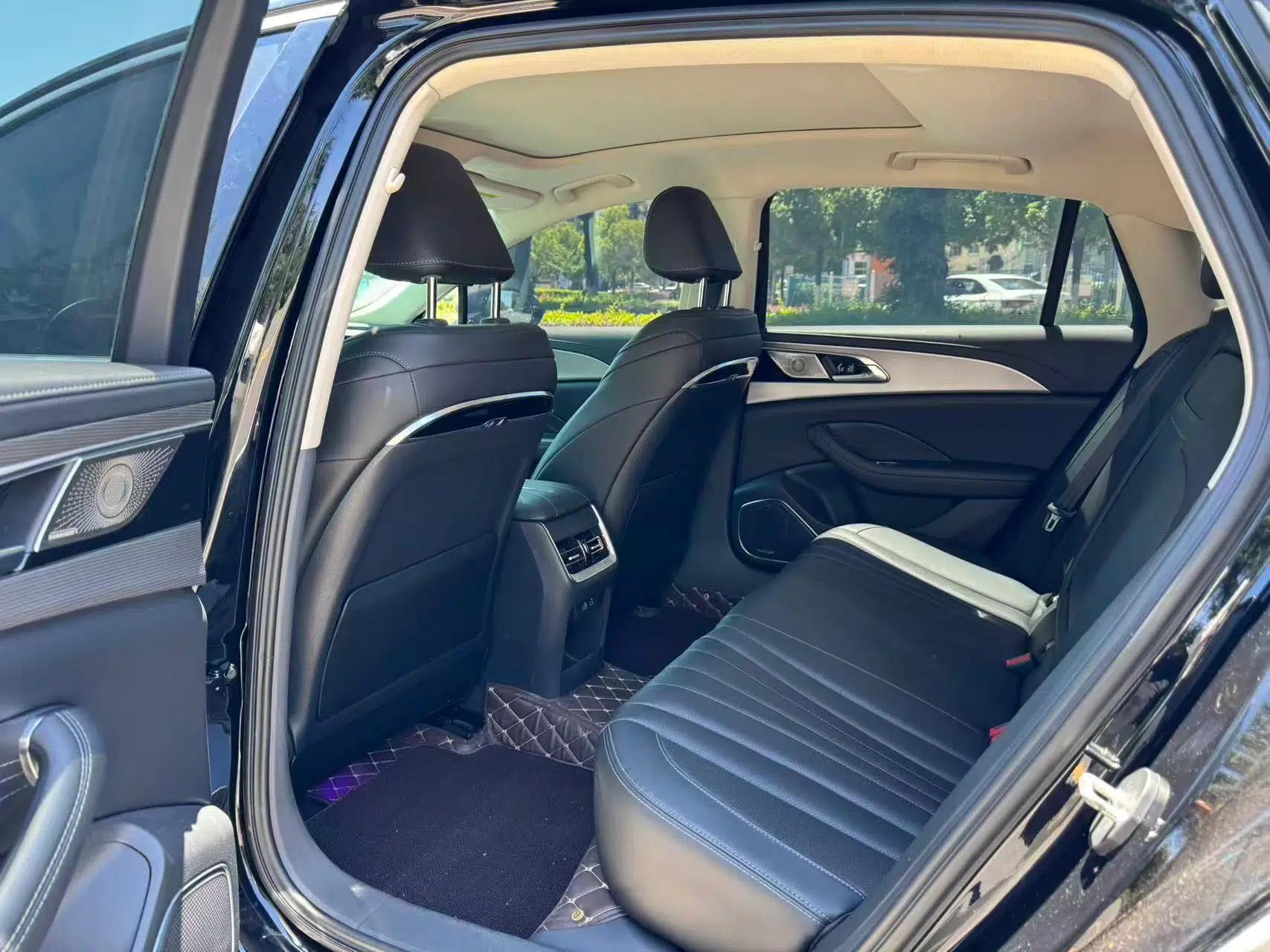 Hongqi H5 2023 2.0T Automatic Smart Connect Flagship Edition — миниатюра 11
