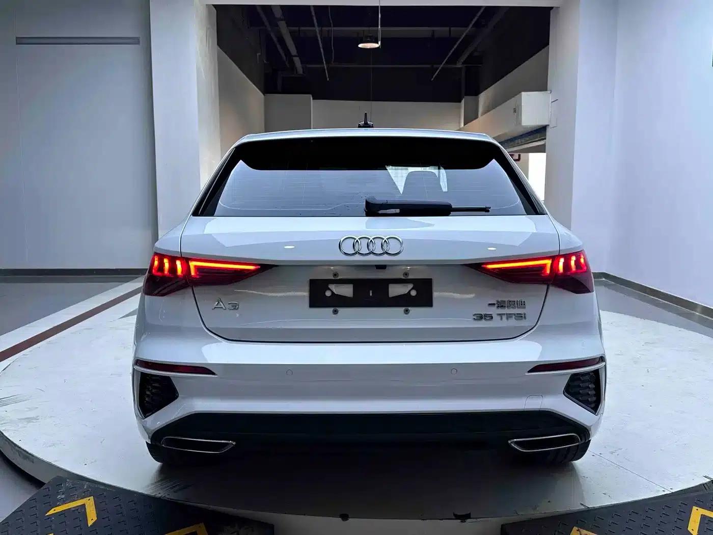 Audi A3 2022 Sportback 35 TFSI Luxury Sport — миниатюра 4
