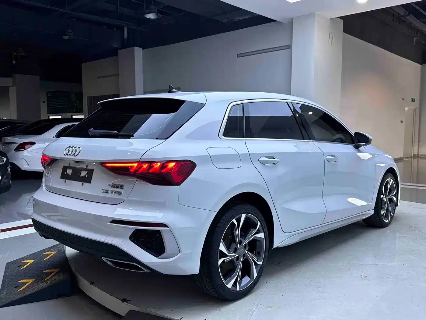 Audi A3 2022 Sportback 35 TFSI Luxury Sport — миниатюра 5