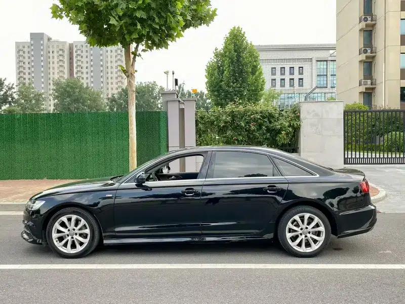 Audi A6L 2018 30th Anniversary Edition 35 TFSI Fashion Model — миниатюра 4