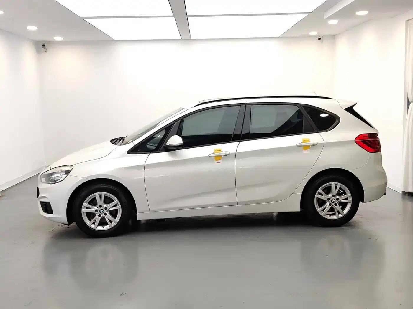 2016 BMW 2 Series Gran Tourer 218i Leading Edition — миниатюра 9