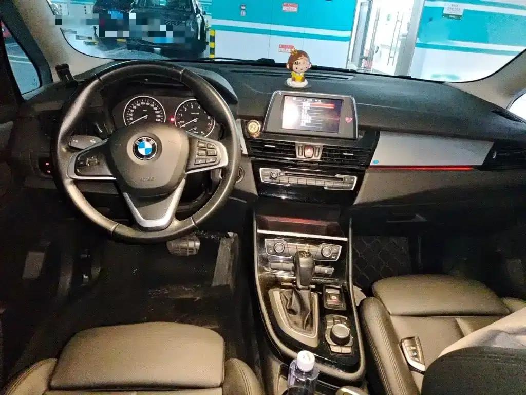 2016 BMW 2 Series Gran Tourer 220i Leading Edition — миниатюра 13