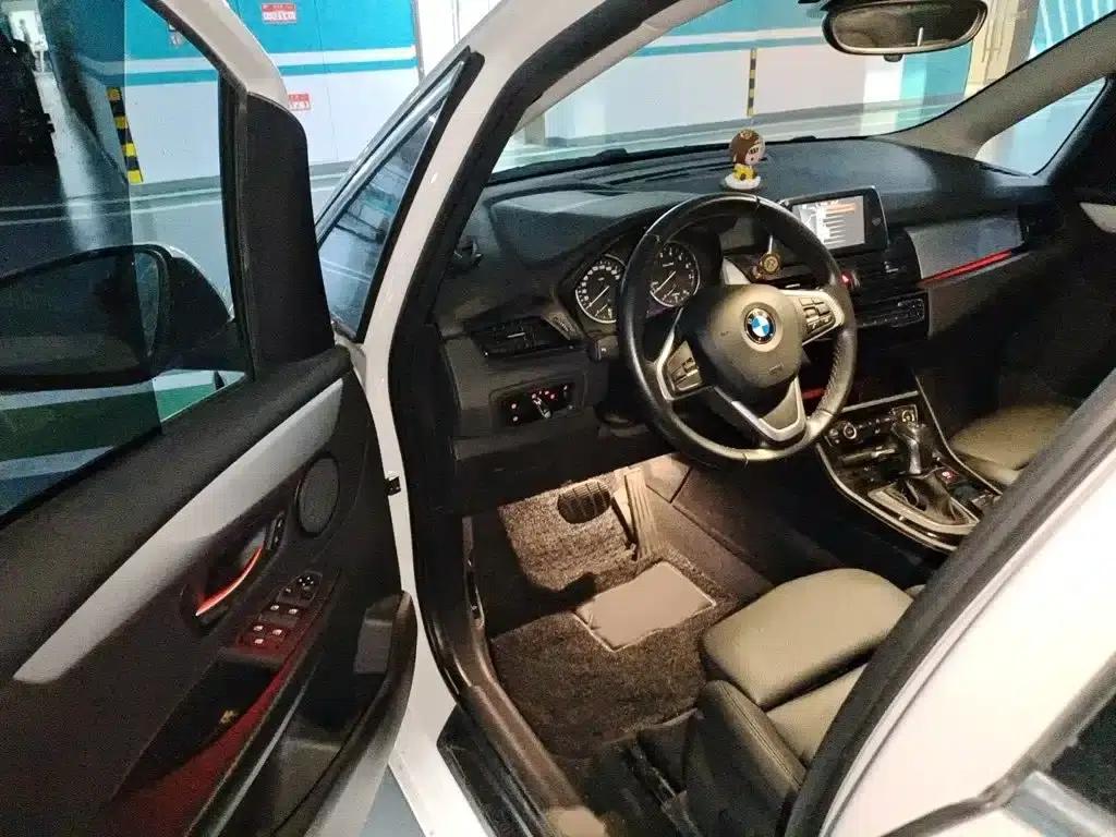 2016 BMW 2 Series Gran Tourer 220i Leading Edition — миниатюра 14