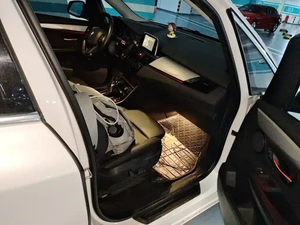 2016 BMW 2 Series Gran Tourer 220i Leading Edition — миниатюра 20