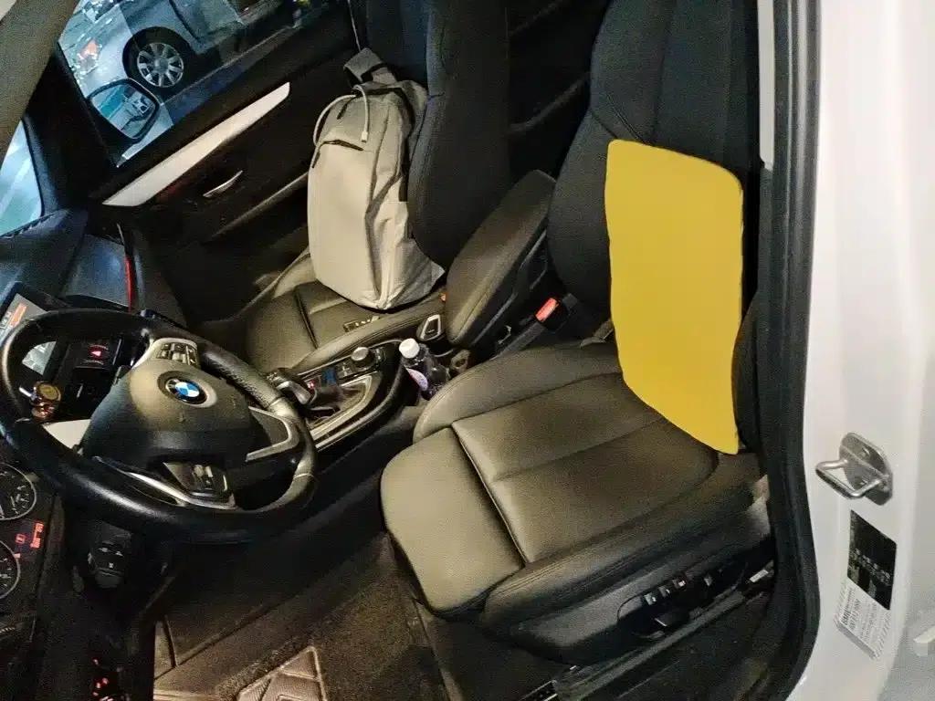 2016 BMW 2 Series Gran Tourer 220i Leading Edition — миниатюра 8