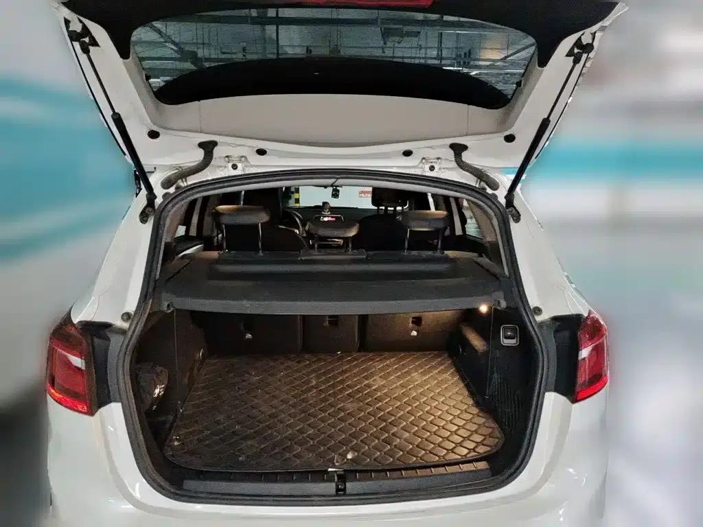 2016 BMW 2 Series Gran Tourer 220i Leading Edition — миниатюра 10