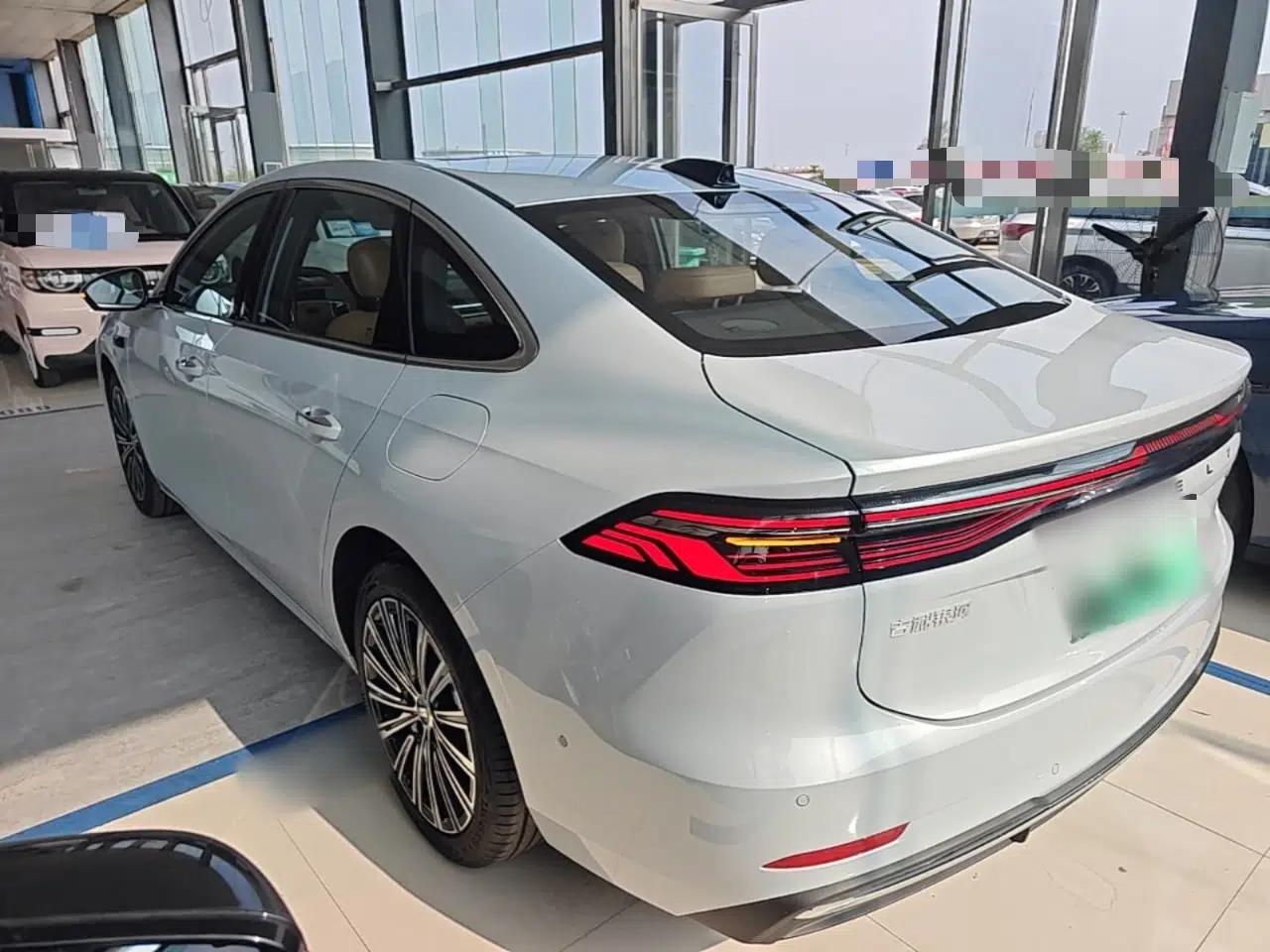 Geely Galaxy A7 2025 Model EM-i 150km Starship Edition — миниатюра 4