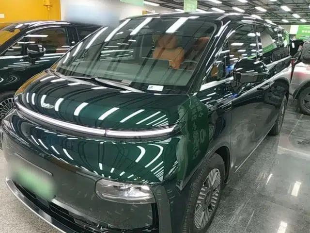 Geely Galaxy LEVC L380 2025 825 km Extraordinary Edition