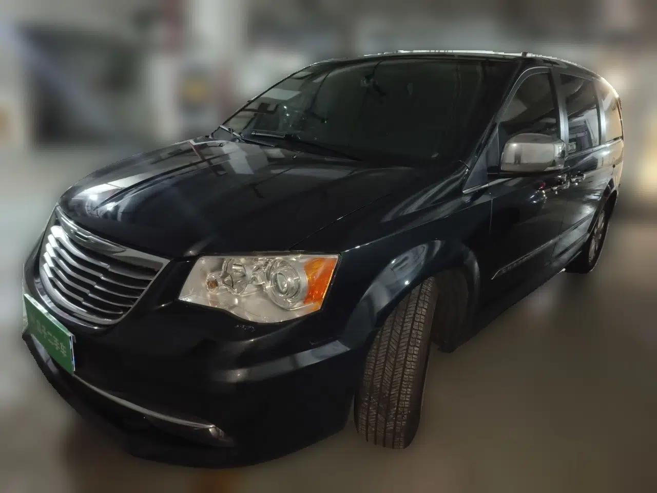 Chrysler Grand Voyager 2013 3.6L Luxury Edition — миниатюра 1