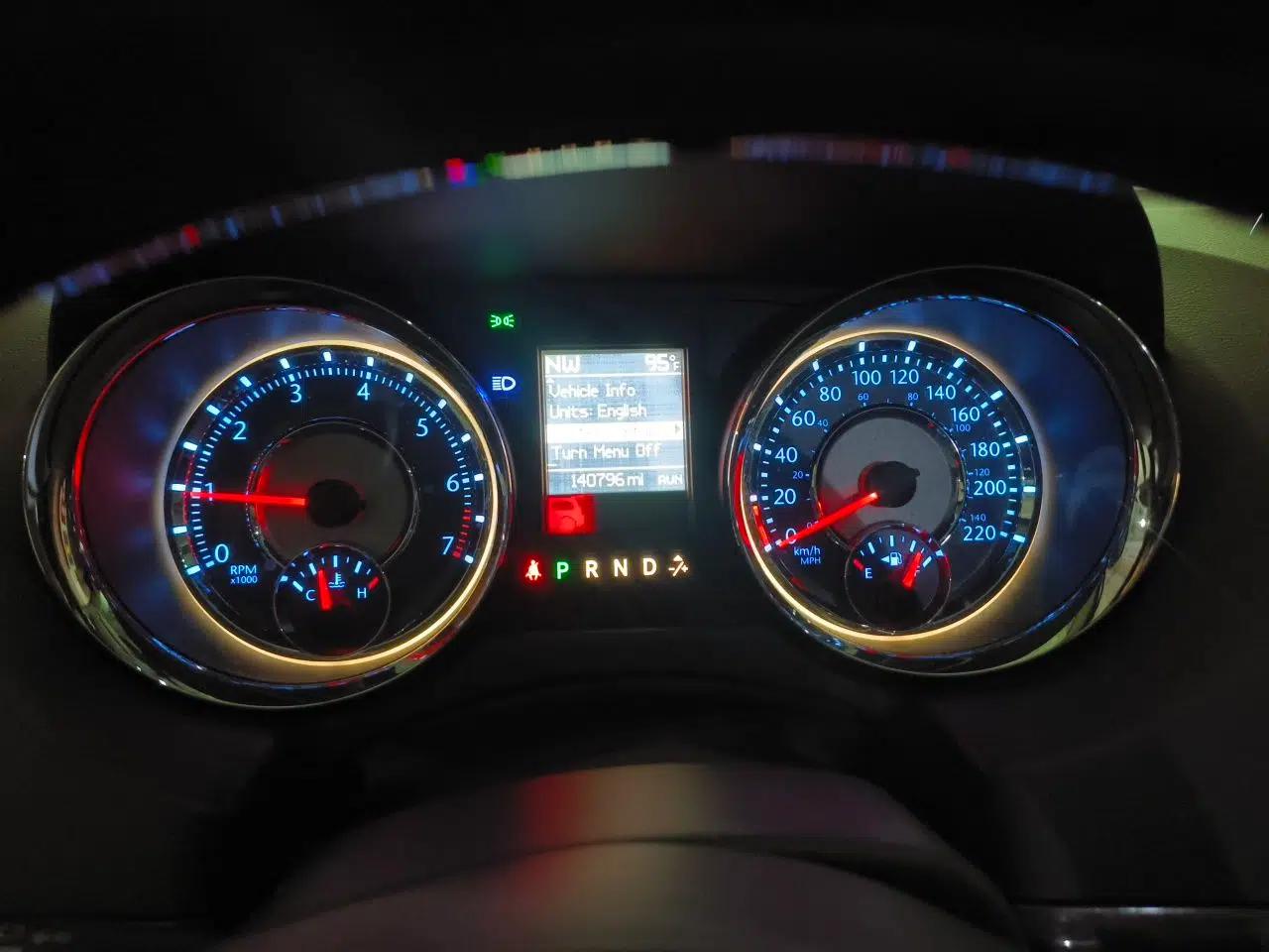 Chrysler Grand Voyager 2013 3.6L Luxury Edition — миниатюра 11