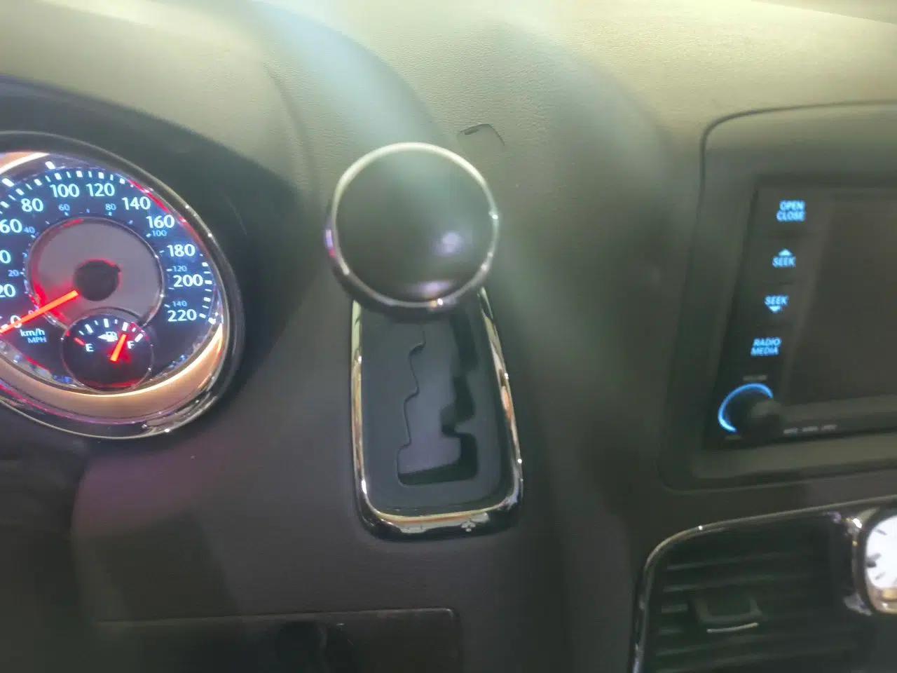 Chrysler Grand Voyager 2013 3.6L Luxury Edition — миниатюра 14