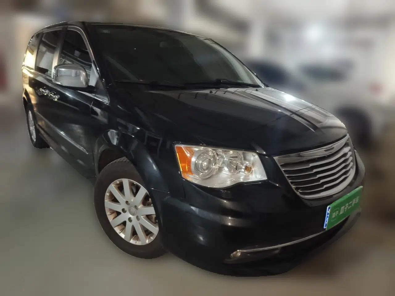 Chrysler Grand Voyager 2013 3.6L Luxury Edition — миниатюра 3