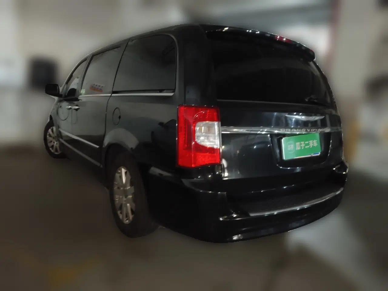 Chrysler Grand Voyager 2013 3.6L Luxury Edition — миниатюра 4