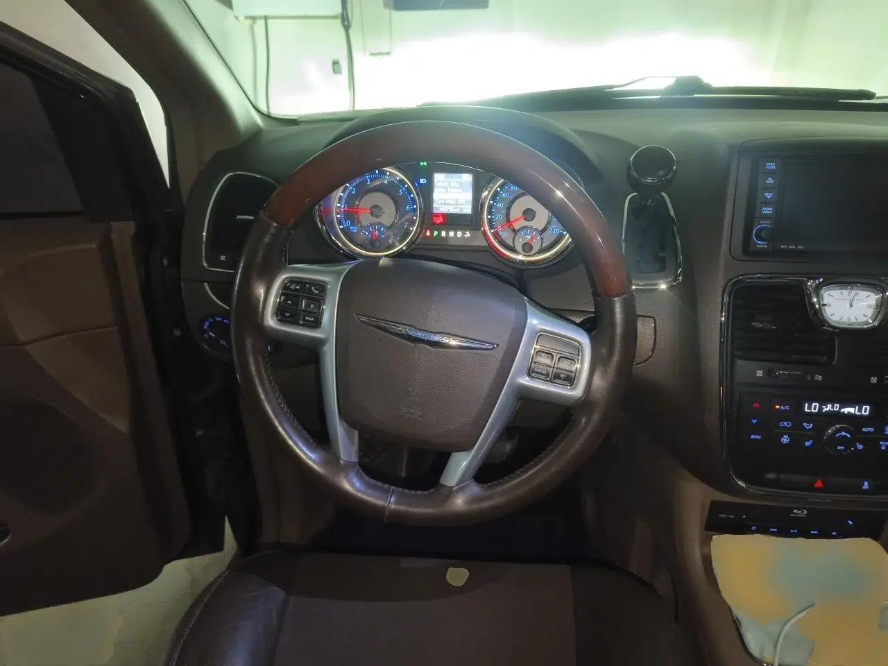 Chrysler Grand Voyager 2013 3.6L Luxury Edition — миниатюра 10