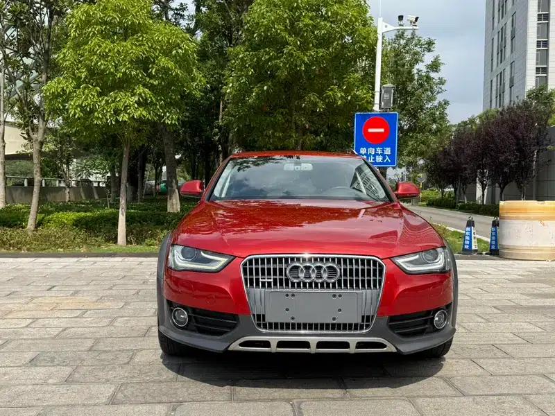 2014 Audi A4 (Imported) 40 TFSI allroad quattro plus version — миниатюра 2