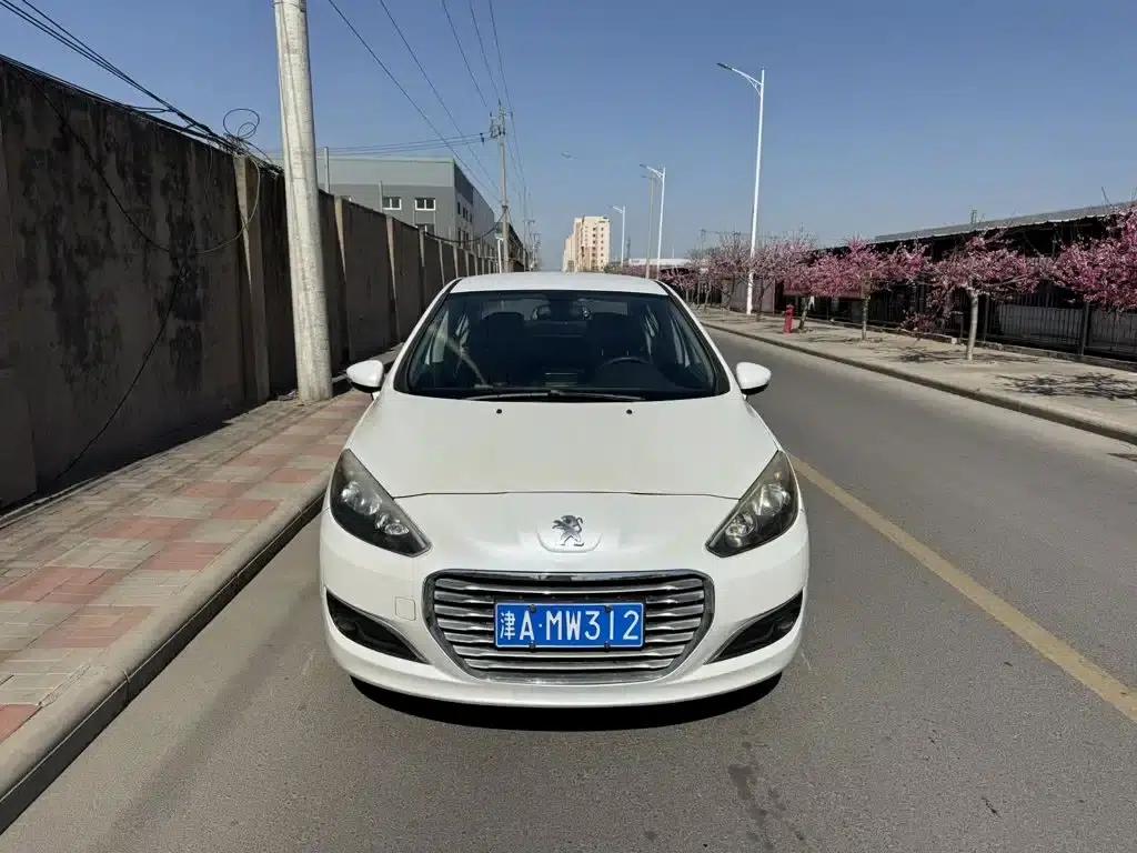 Peugeot 308 2013 1.6L Manual Premium Edition — миниатюра 2